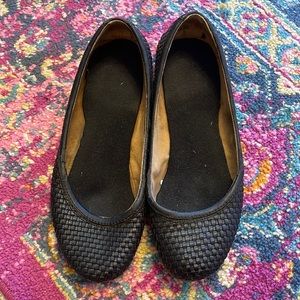 Used woven black flats